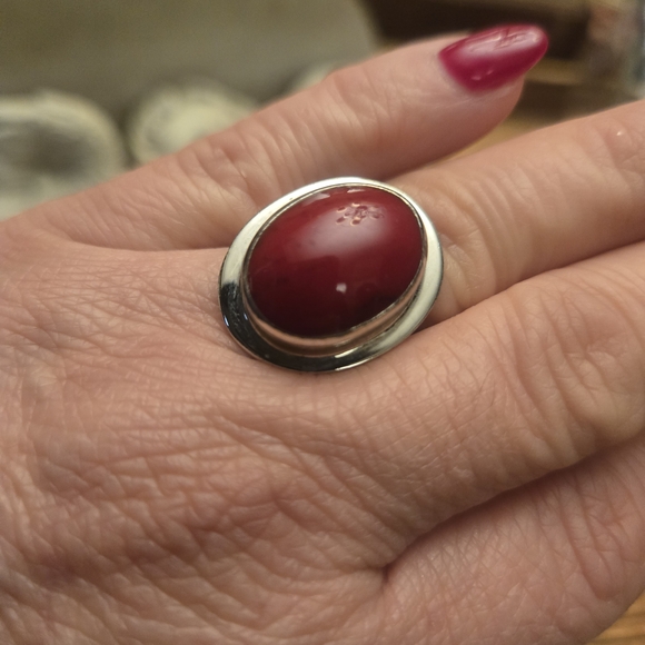 Elegant Silver and Red Women's Ring - Picture 2 of 4